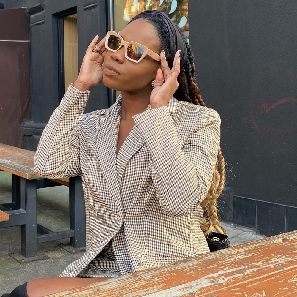 Meet your Posher, Monique